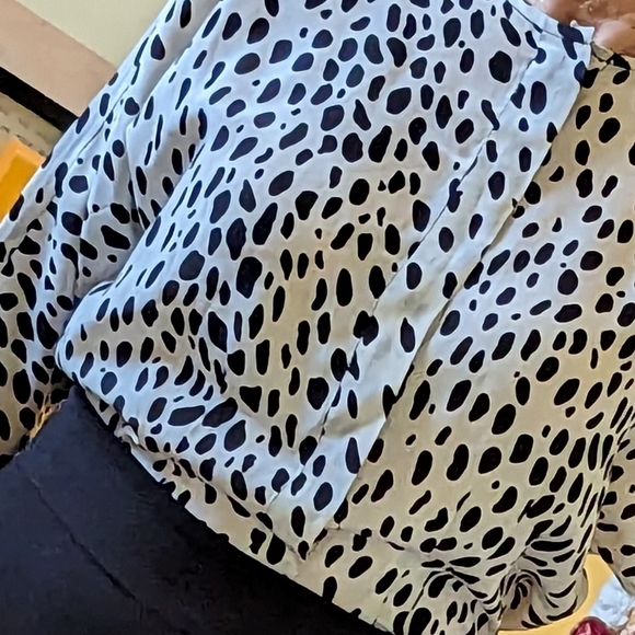 Vintage 1980's Oleg Cassini Blouse - Picture 3 of 11